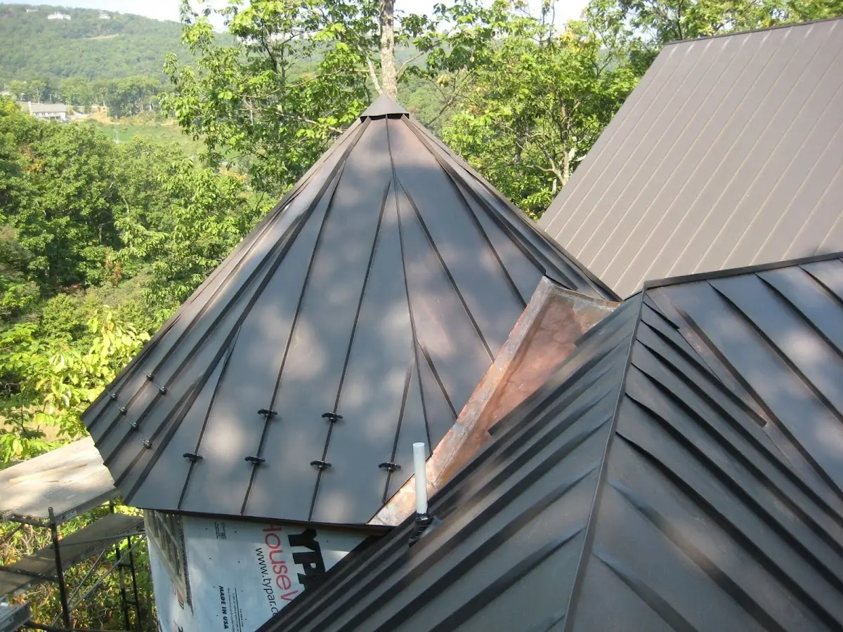 Professional Roof Tarp Installation by Craftsman Roofing in Moreland